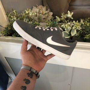 Nike SB Check Solarsoft Gray White size 7y